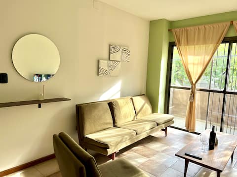 Top performing Airbnb: Bright 'El Naranjo' Apartment in Mendoza in Departamento Capital