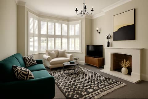 Top Airbnb: Stylish Ground-Floor Flat with Private Parking in Killinghall
