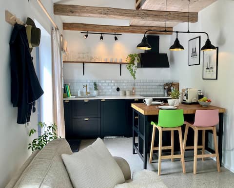 Spacious studio 10 mins from sea
