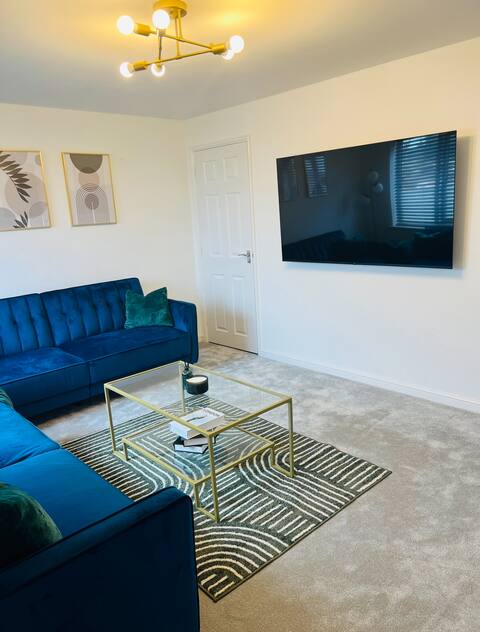 Stunning Brand New 3 Bedroom House - Detached