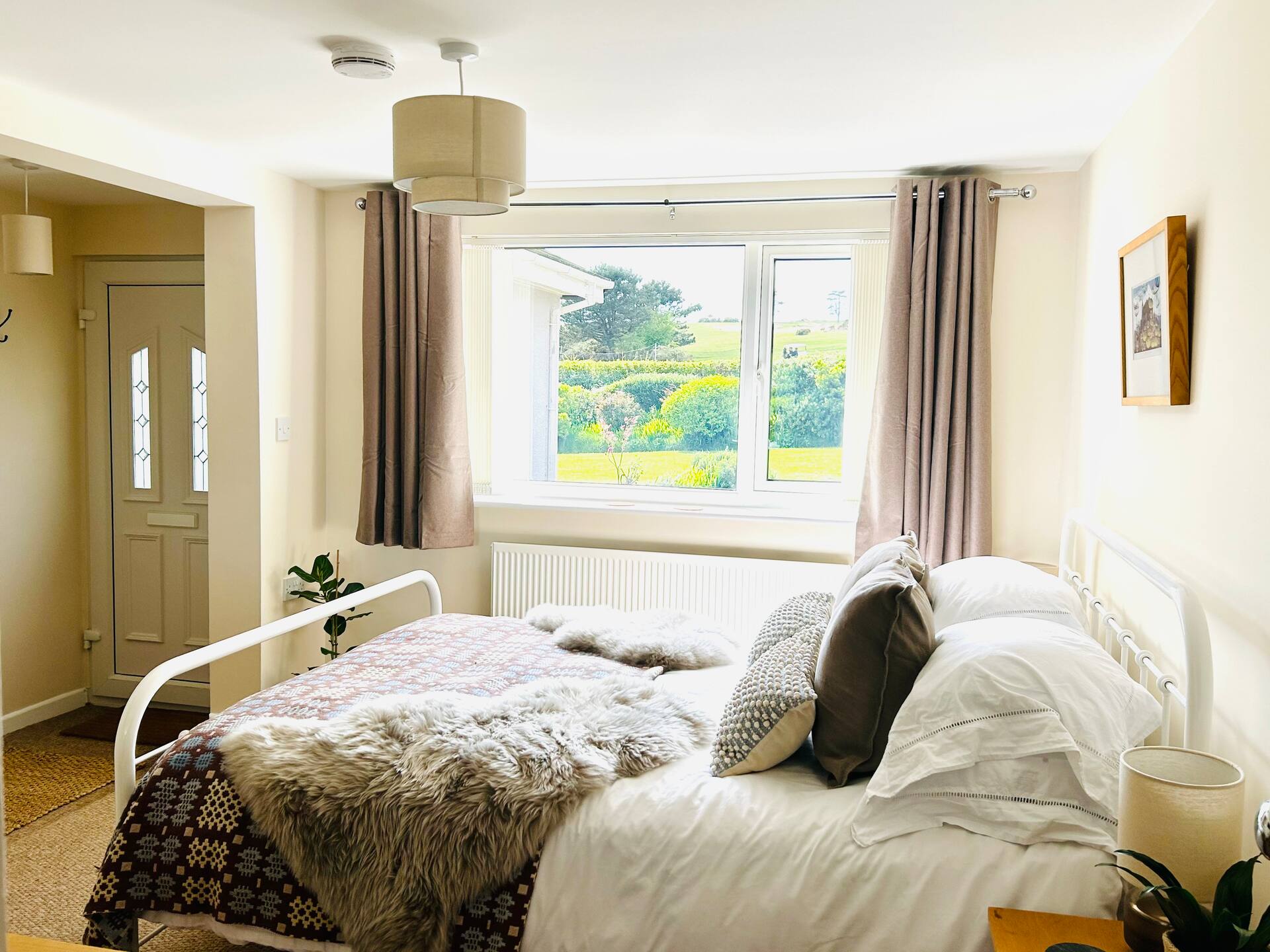 Sunny annexe on the edge of Gower