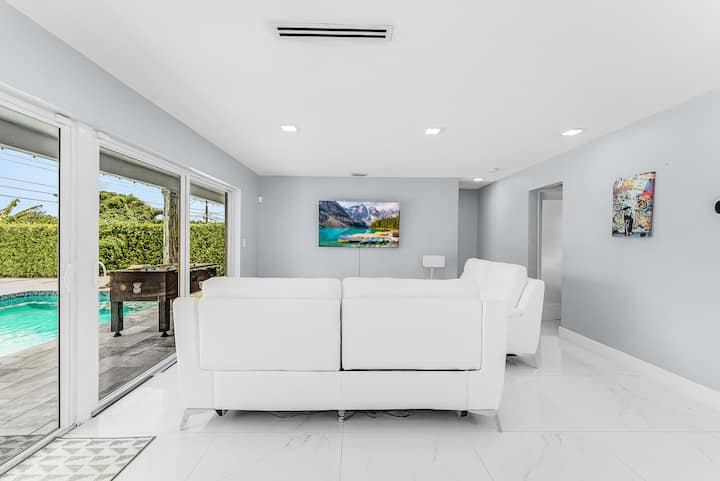 Lux Pool Retreat|grill| By Hard Rock & Beach - Pembroke Pines, FL