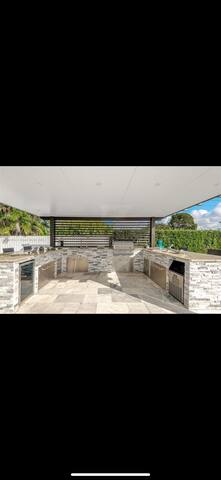 Lux Pool Retreat|Grill| By Hard Rock & Beach gallery image 5