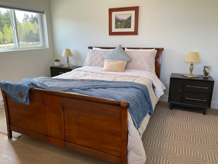 תיהנו משנת לילה רגועה במיטת המלכה הצרפתית היפהפייה הזו.