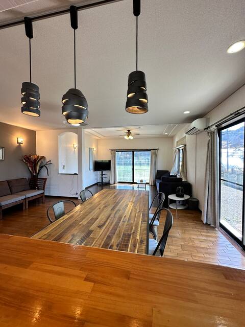 A house surrounded by fields with great views.5-minute drive to "Abo-no-go Kugino" overlooks Aso Gog