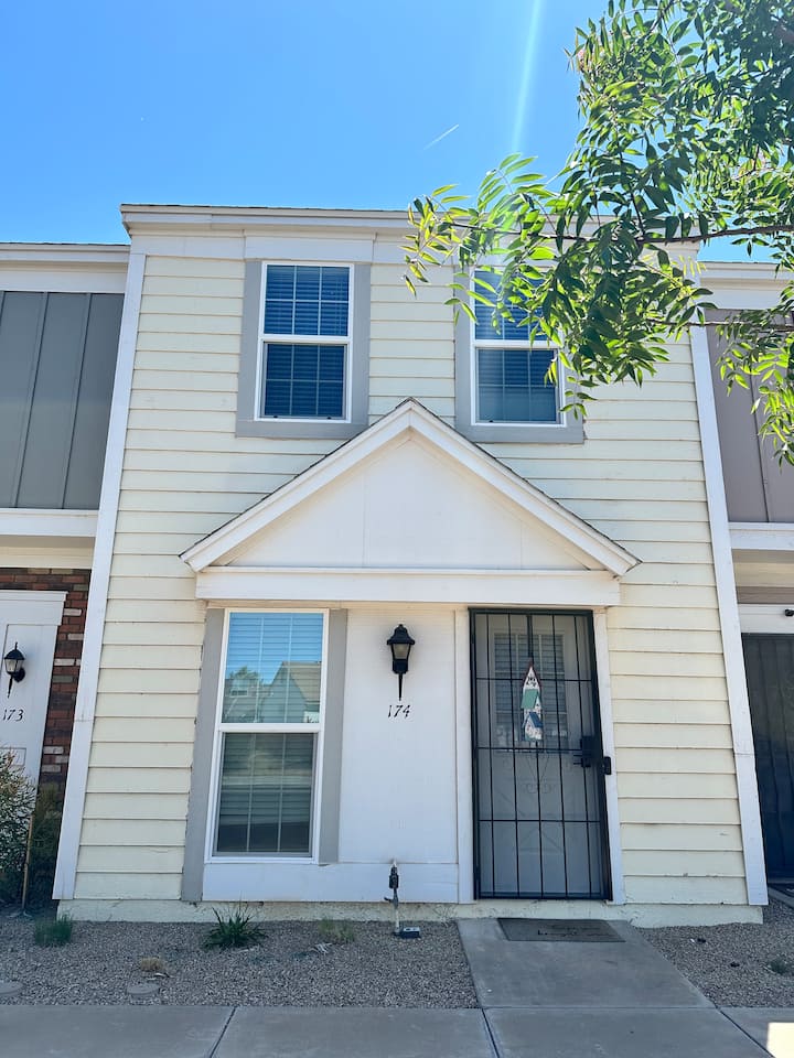 Townhouse Retreat - Chandler, AZ