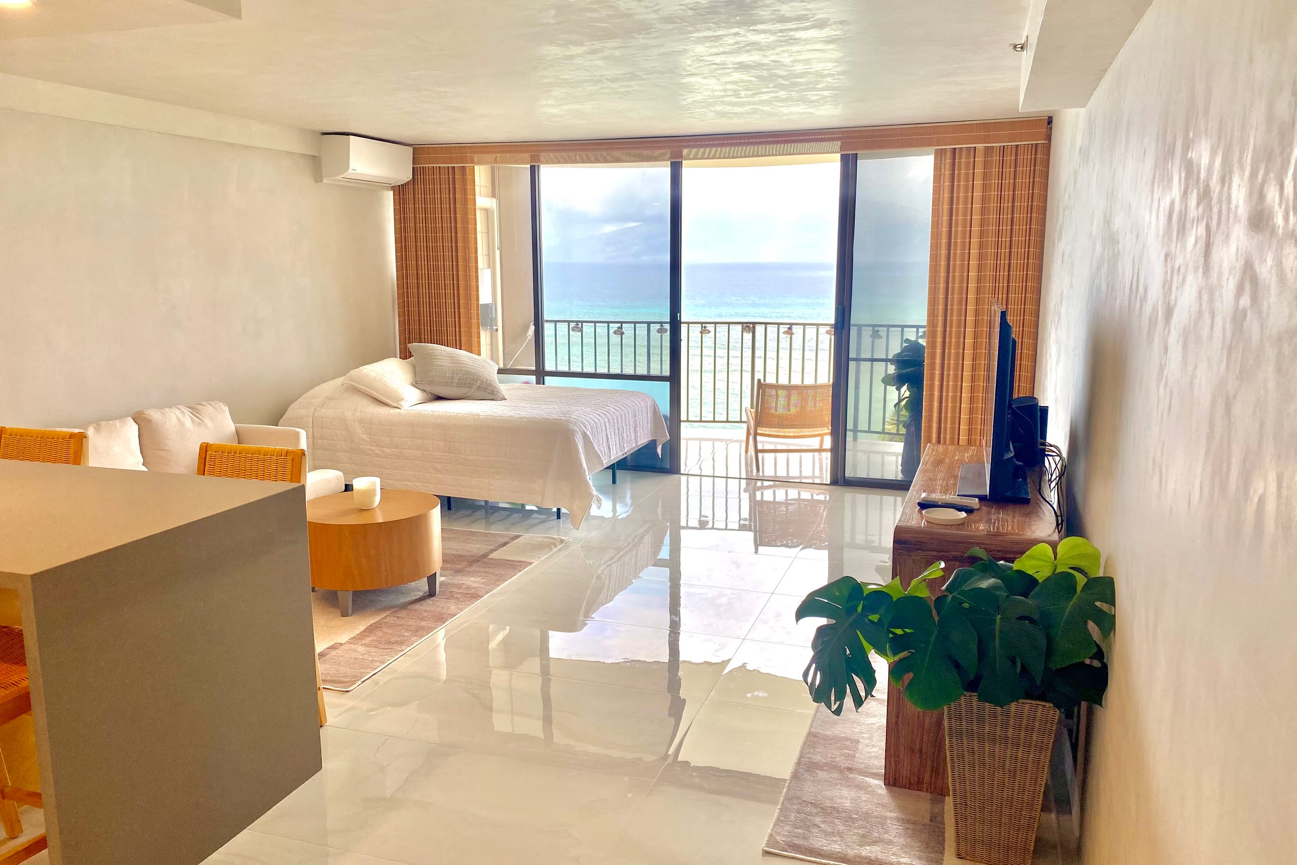 Condo in Lahaina · ★4.94 · Studio · 1 bath - Image 3