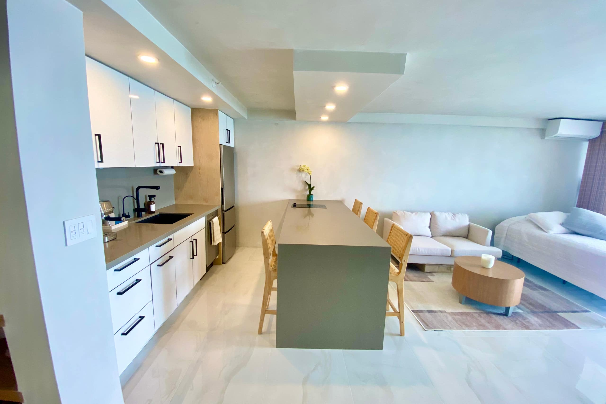 Condo in Lahaina · ★4.94 · Studio · 1 bath - Image 5