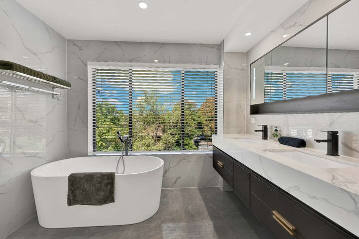 Glen Waverley 近商场｜超大｜全新｜高端别墅度假房 gallery image 4