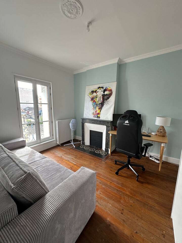 חדר שינה עם ספה נפתחת 150 ס"מ 