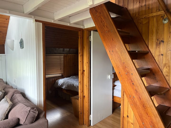 Jura Log Cabin With Hot Tub, Near The Lake - Scotland