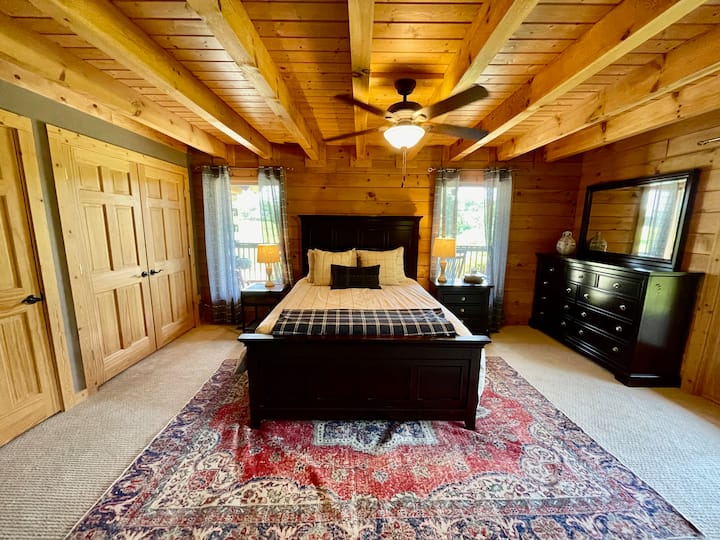 ห้องนอนใหญ่บนชั้น 1