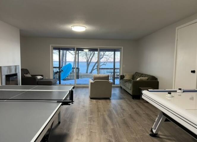 “Blue Bay Getaway” lake front! gallery image 4