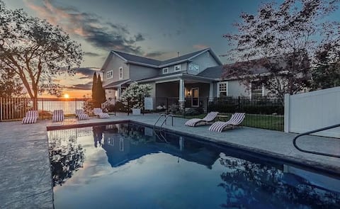 7 Bedroom Lake House W/ 2 Bunk Bed Cottage & Pool