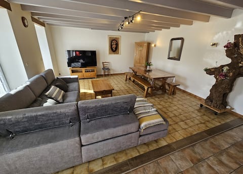 Top performing Airbnb: Old renovated house, furnished At the "Champdort" in Vendée