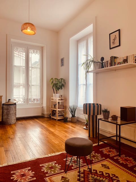 Superb F2 perfectly located