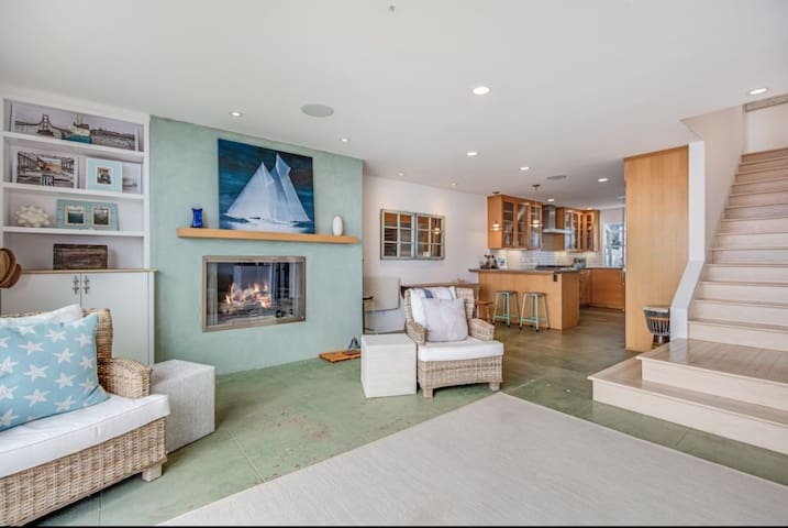 Aptos beachfront gallery image 4