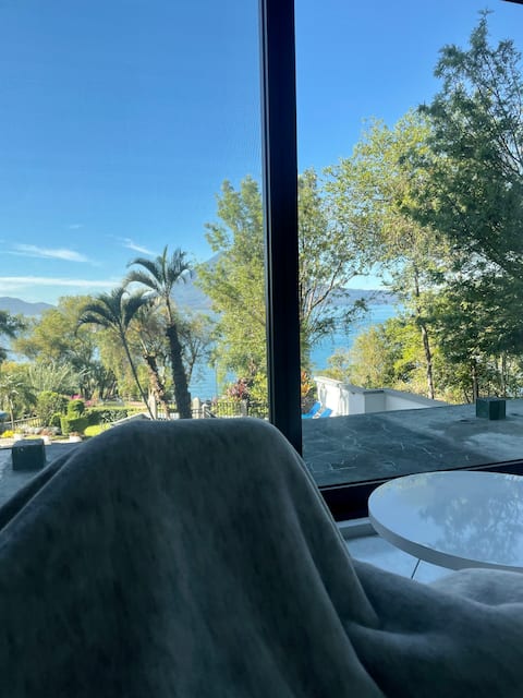 Apartment with a view and exit to the lake