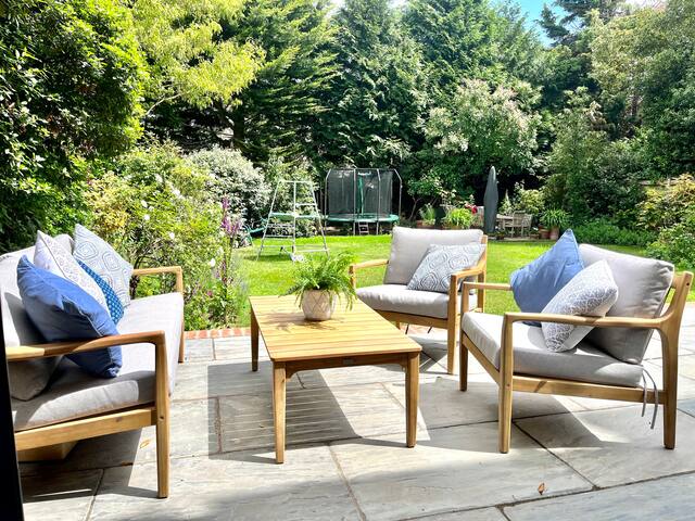 London mansion house with garden gallery image 4