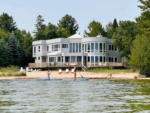 Stunning Beachfront Retreat, Sleeps 12