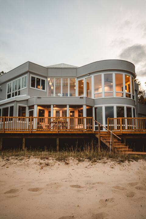 Stunning Beachfront Retreat, Sleeps 12