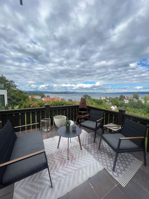 Spectacular view & charming house in Vollen centre