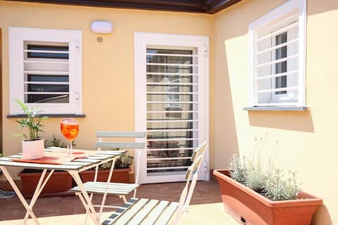 Huge duplex with rooftop. Royal Palace adjacent