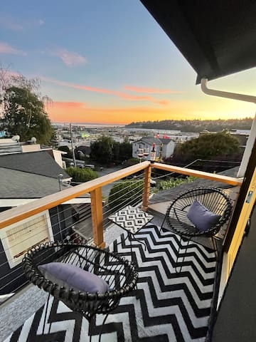 Scenic Elliott Bay/Sunset VIEWS-Queen Anne Retreat