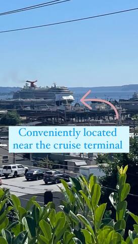 Scenic Elliott Bay/Sunset VIEWS-Queen Anne Retreat gallery image 5