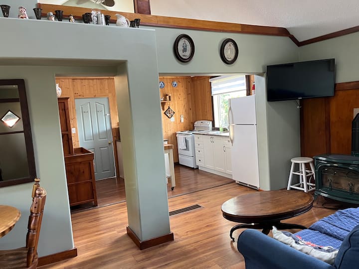 Cozy Downtown Residence - Smithers