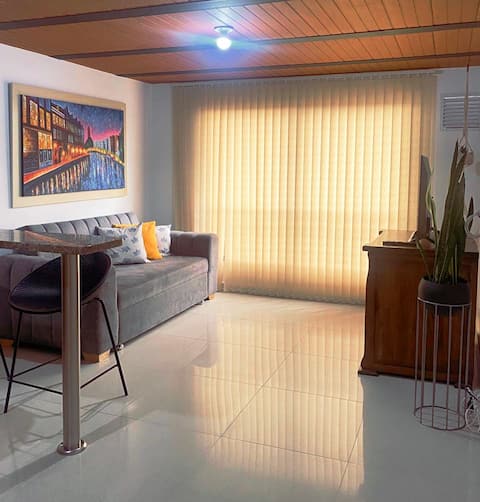Top performing Airbnb: La Gran Colina. Apartment for 6 near the metro in Doce De Octubre