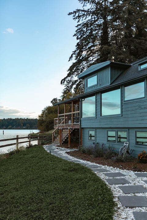 Dreamy Beachfront Home w/Hot Tub and Views