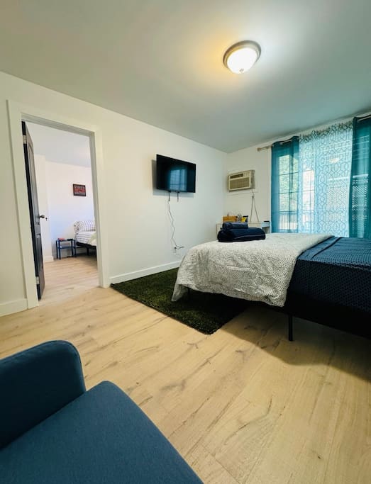 Cozy 2 Private Rooms w/huge balcony, close to NYC!