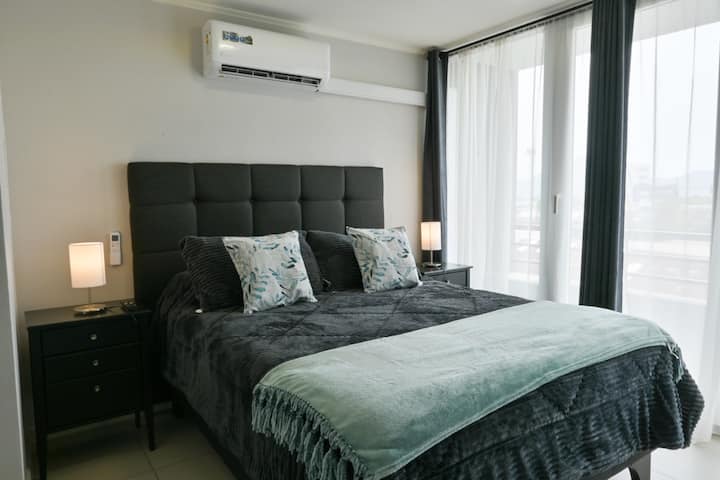 Cama Rosen de alto standard, veľmi pohodlné.  Zobrazené v našich hodnoteniach hostí 