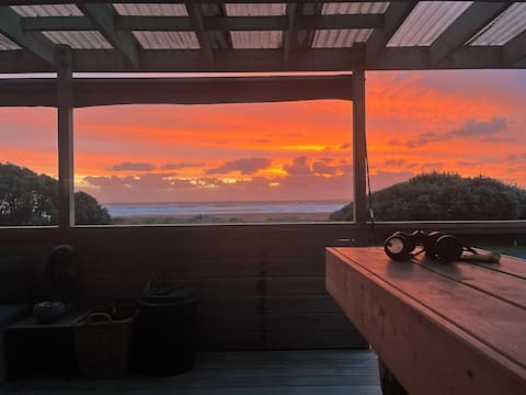 Sunset Beachfront Piha Holiday Rental