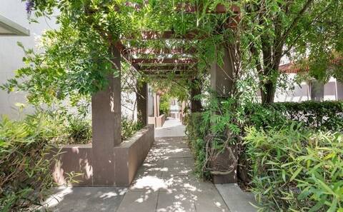 Central Whole townhouse, private courtyard