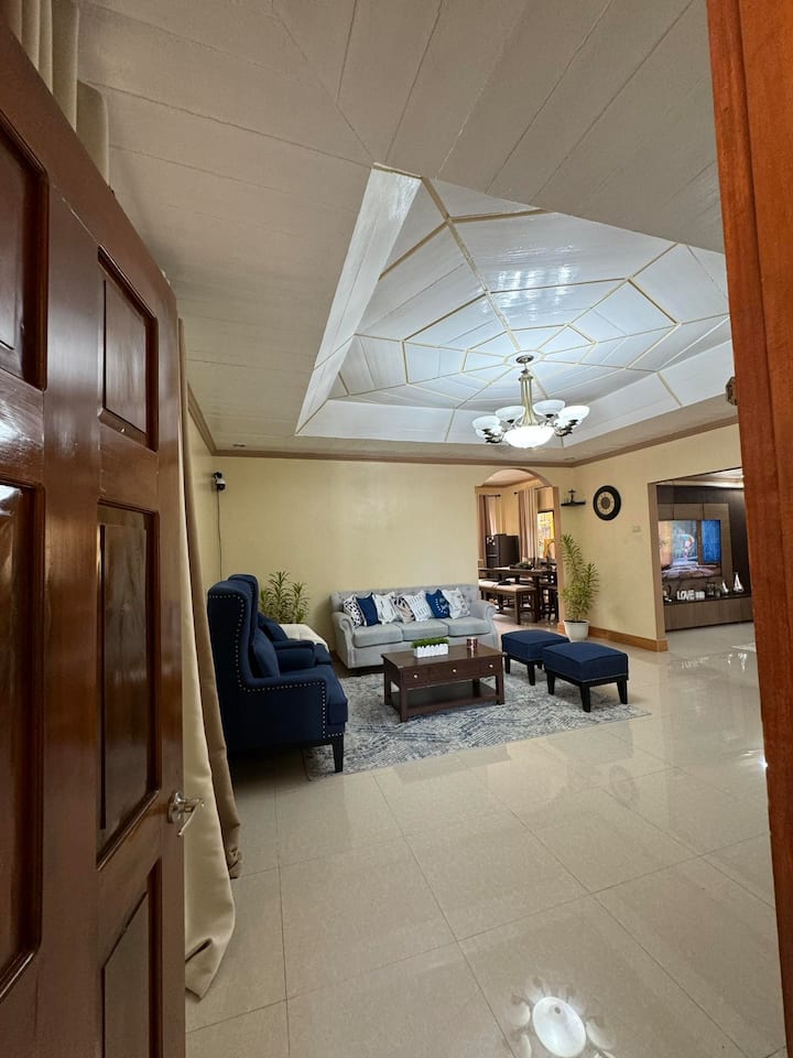 Teneighteen Family Vacation Home - Dipolog City