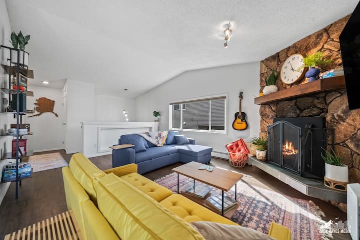 Sunny Home Near Trails/airport! - Anchorage, AK