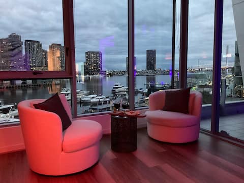 Stunning Views, Marvel 5mins walk & Free Parking