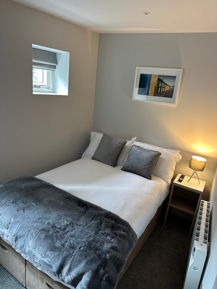 Number One - Room 7 - Kinsale