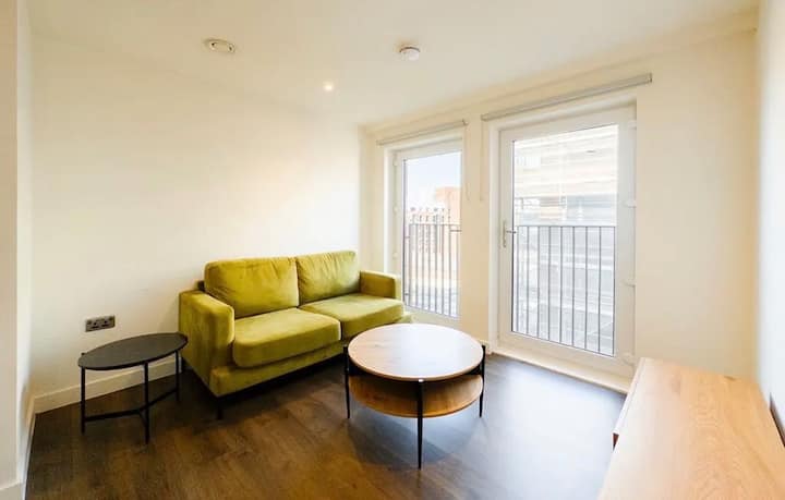 One Large Double Bedroom Flat - Manchester