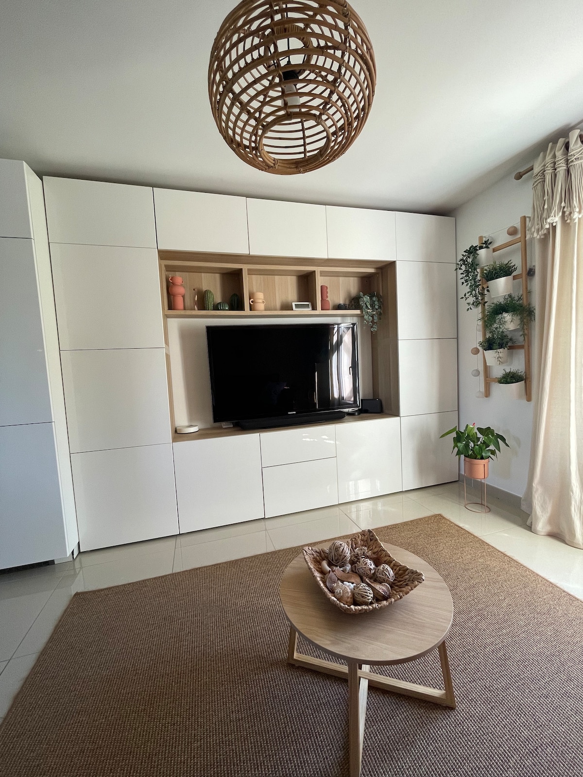 Top Airbnb: Charmante maison au pied de la cité médiévale in Aigues Mortes