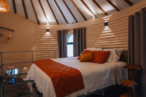 Romantic Hiperdadobe Cabin +Jacuzzi near the Dam