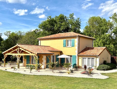 Luxury vacation villa (10 people) with private swimming pool