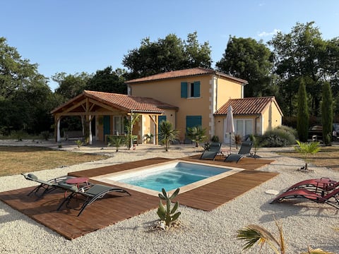 Beautiful vacation villa for 10 people, with private swimming pool
