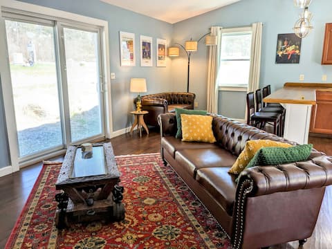 Newly renovated Modern Artsy Cottage