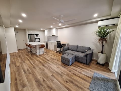 Successful Airbnb property: 2 bed suite! Free carpark, central to all Brisbane in Fortitude Valley
