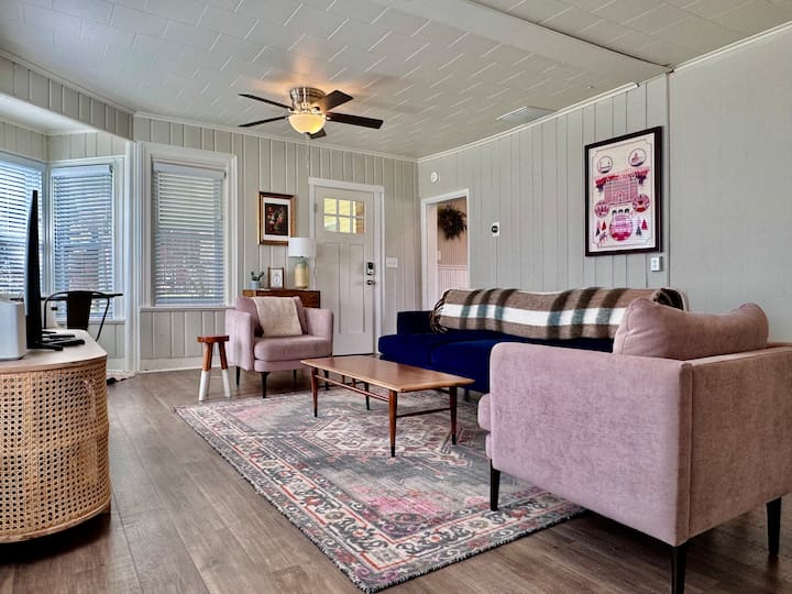 Spacious Farmhouse | Walk To Downtown & Waterfront - Saugatuck, MI