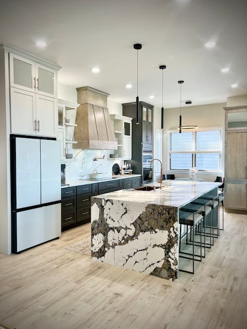 Luxury Riverhouse Downtown-4BR, Private Dock/Sauna