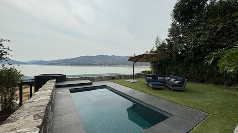 Divina casa frente al lago.